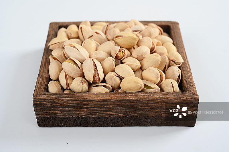 春节节日红包干果坚果木盒拼盘图片素材