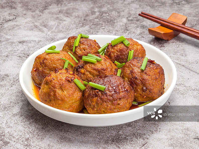 油炸肉丸红烧狮子头图片素材