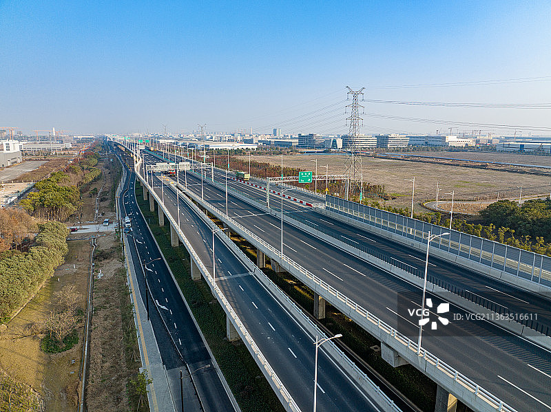 临港产业区两港大道快速路高架桥，鸿音路匝道图片素材