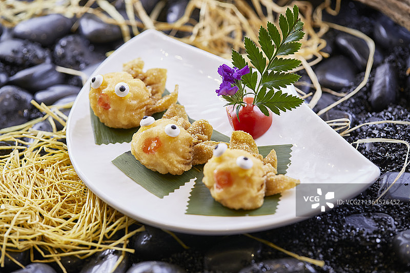 茶餐小点金鱼酥图片素材