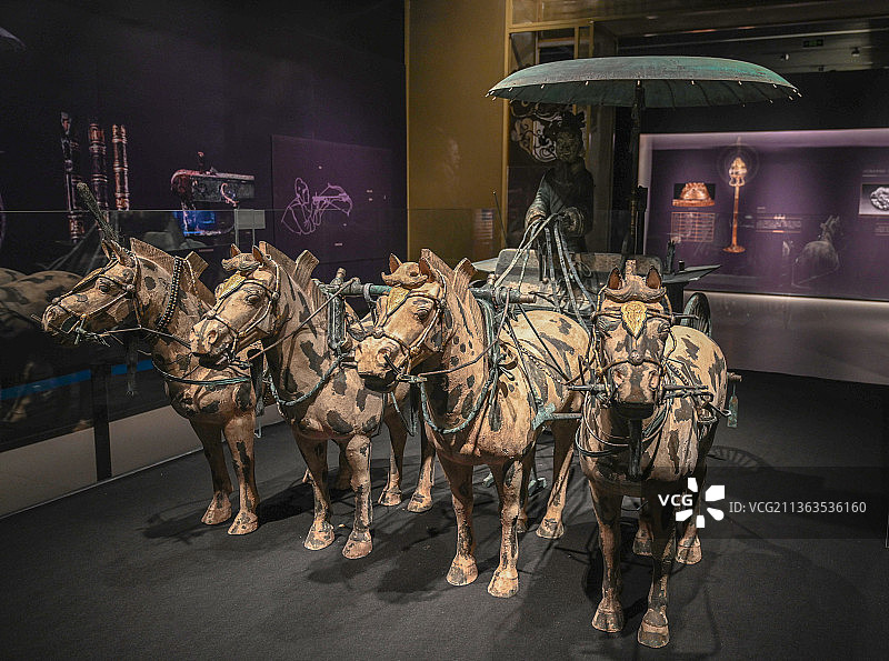陕西西安秦始皇陵出土的铜车马图片素材