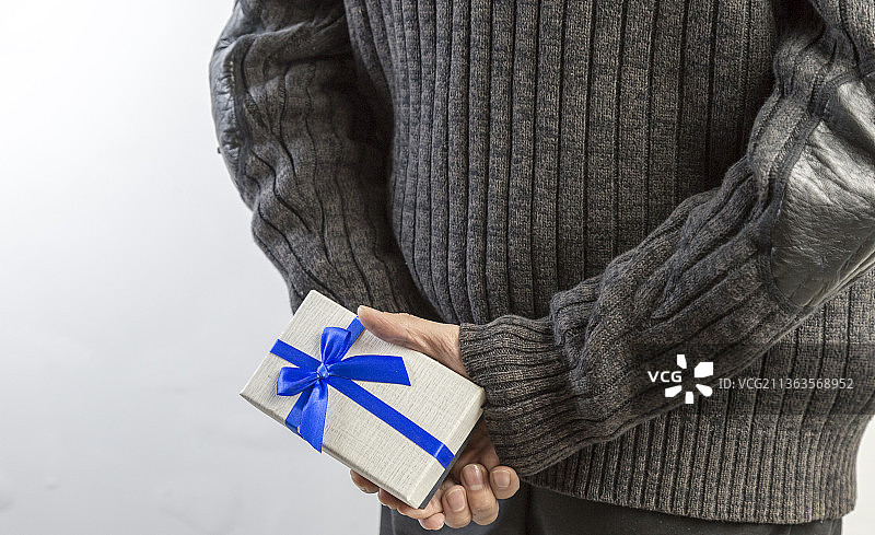 秘密地送礼物图片素材