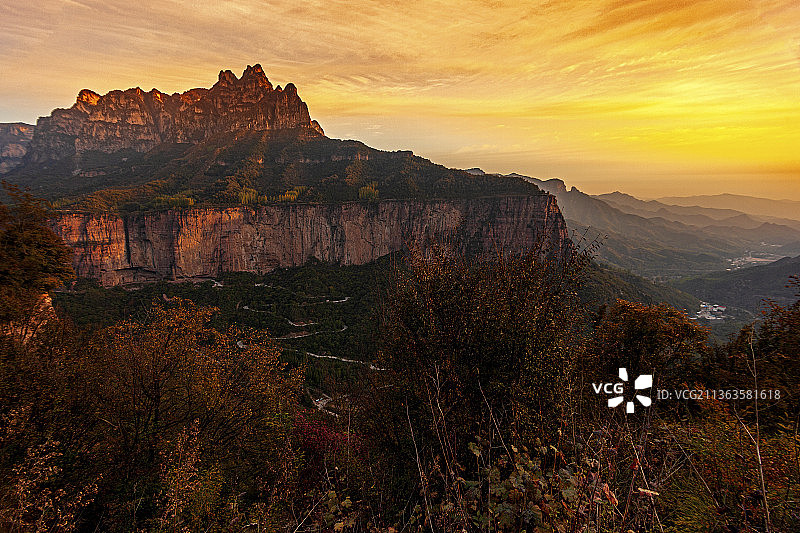 太行朝霞，摄于河南辉县南太行兵部寨图片素材