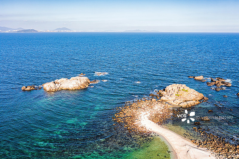 海南岛三亚市海棠区蜈支洲岛海边礁石特写图片素材