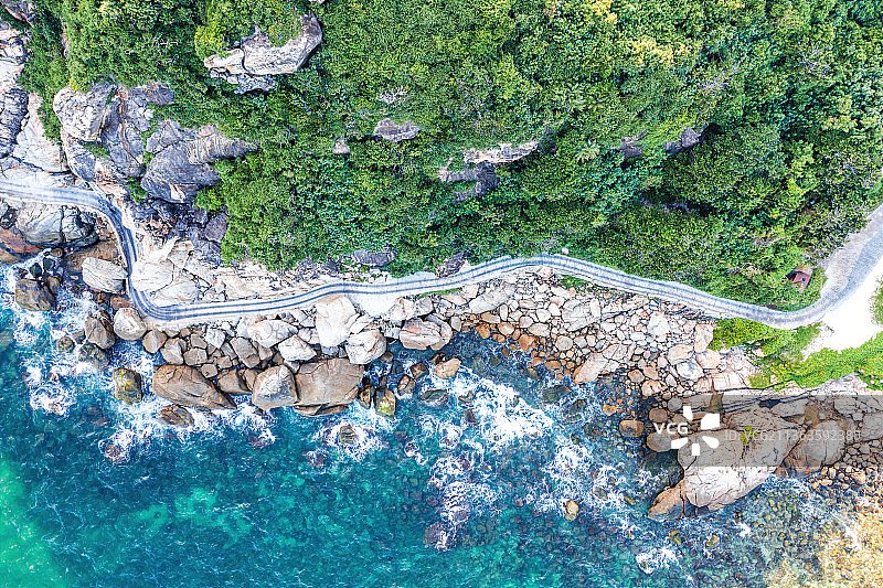 海南岛三亚市海棠区蜈支洲岛悬崖边环岛公路图片素材