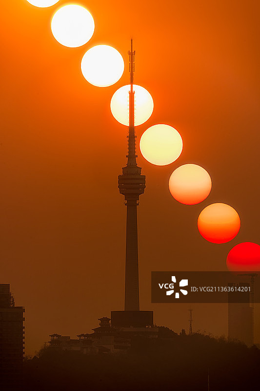 武汉龟山电视塔悬日图片素材