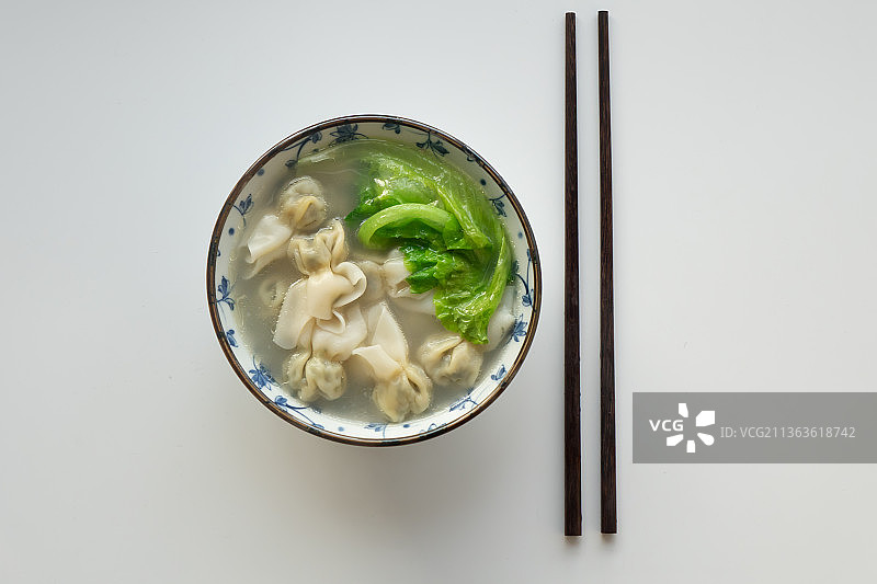 一碗混沌高视角特写图片素材