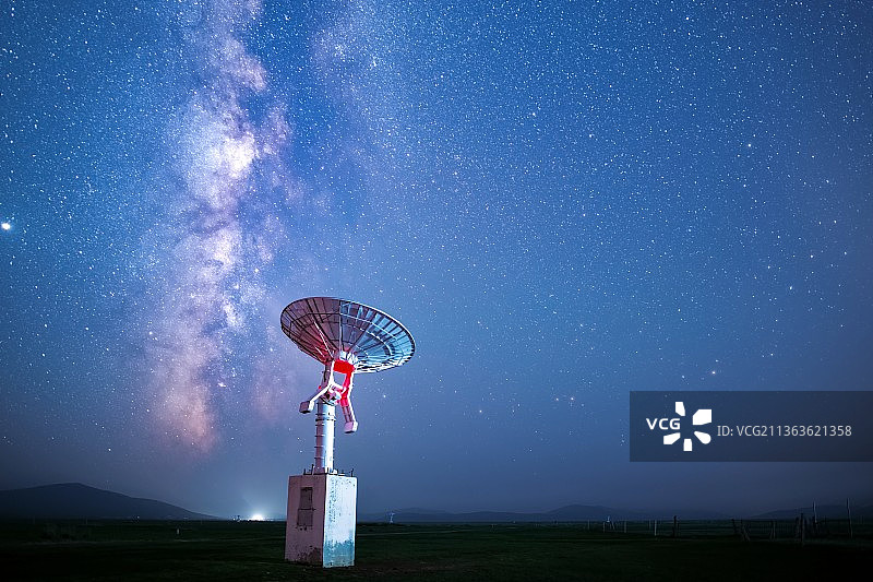 银河下的天线图片素材