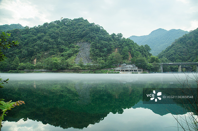 湖南省郴州市资兴县雾漫小东江图片素材