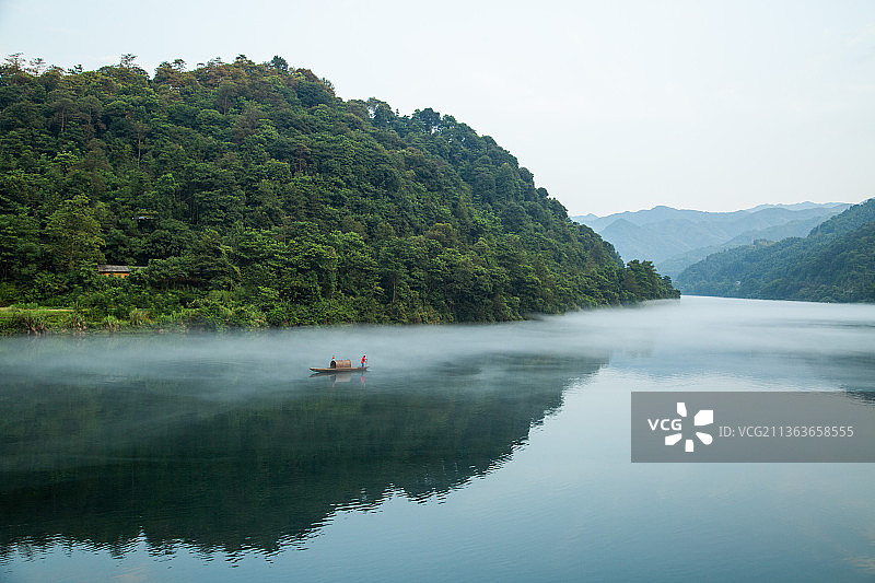 湖南省郴州市资兴县雾漫小东江图片素材