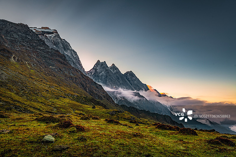 哈巴雪山之晨图片素材