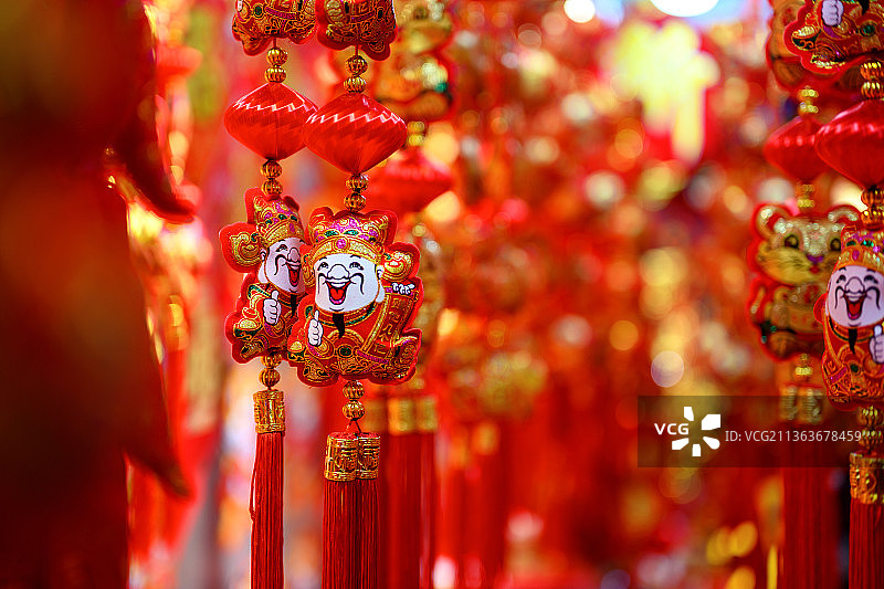 中国春节新年年货财神爷挂饰图片素材