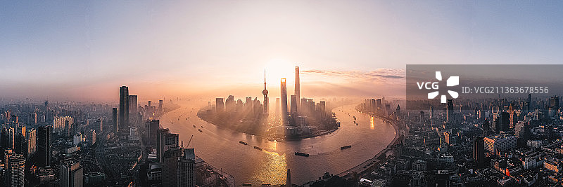 上海黄浦江两岸建筑日出时全景照片图片素材