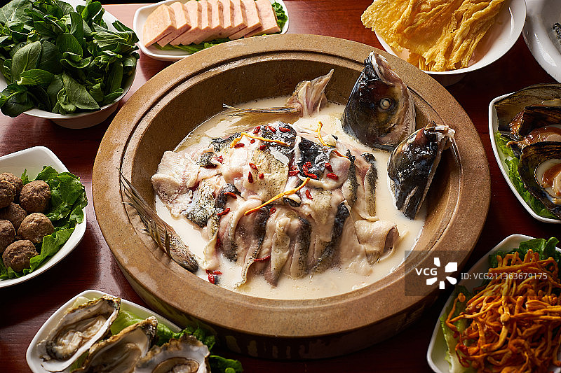 湘菜石锅蒸鱼图片素材