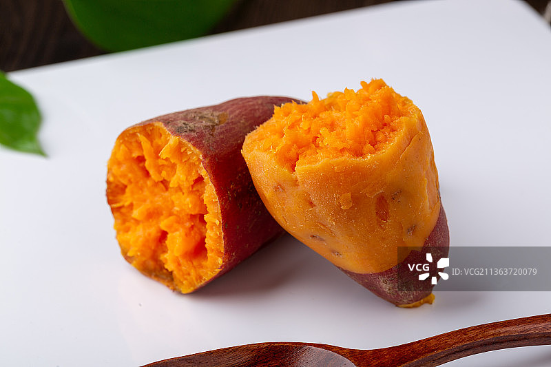 蒸熟的西瓜红红薯图片素材