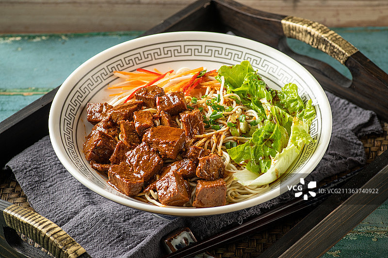 红烧牛肉拌面图片素材