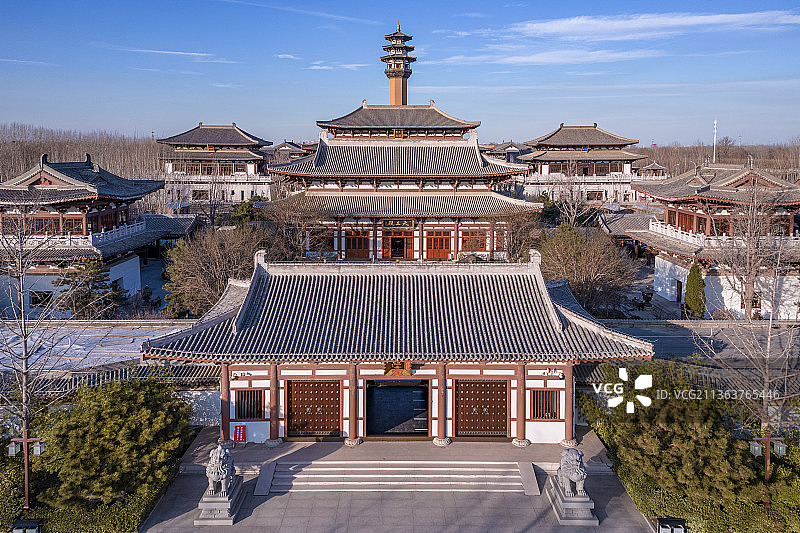 蓝天白云下的河北隆福寺高空航拍图片素材