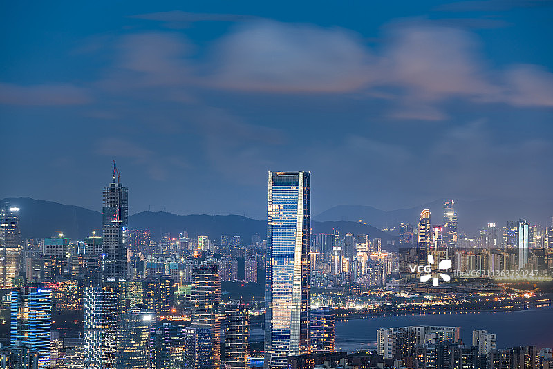 中国广东深圳南山深圳湾1号夜景图片素材