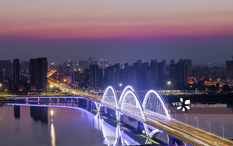 山东省临沂市南京路沂河大桥夜晚风景图片素材