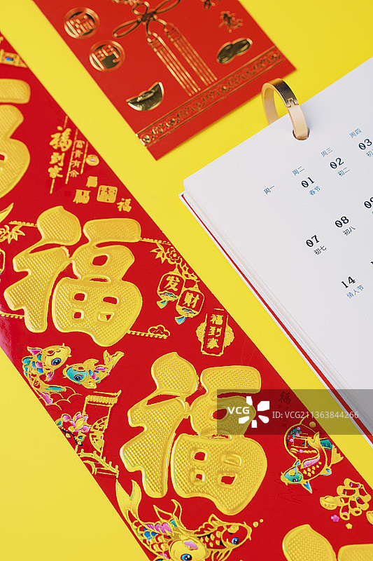 春节元素红包春联和台历图片素材