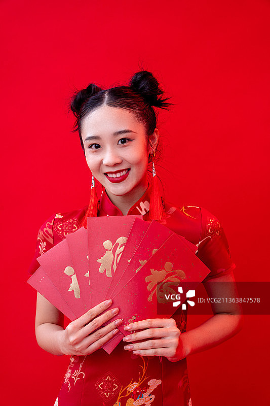 国潮美少女拿着红包图片素材