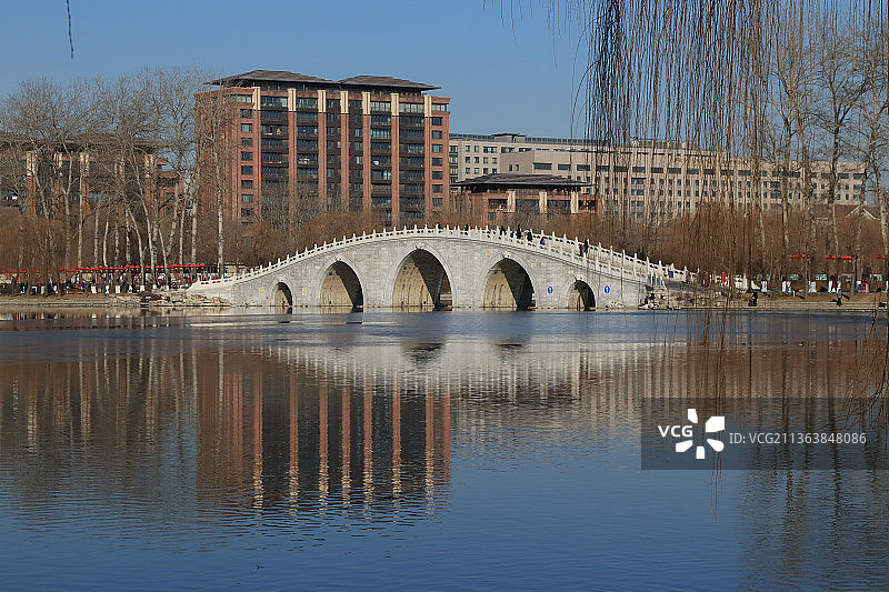 冬季玉渊潭之中堤桥图片素材