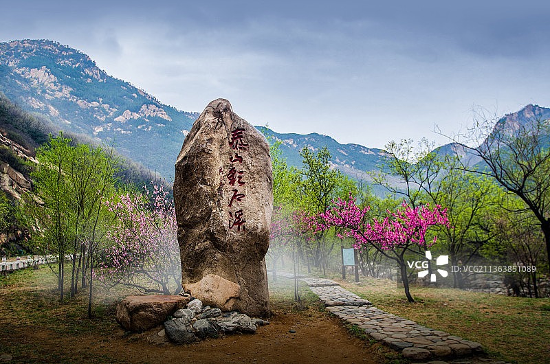 泰山彩石溪十里桃花图片素材