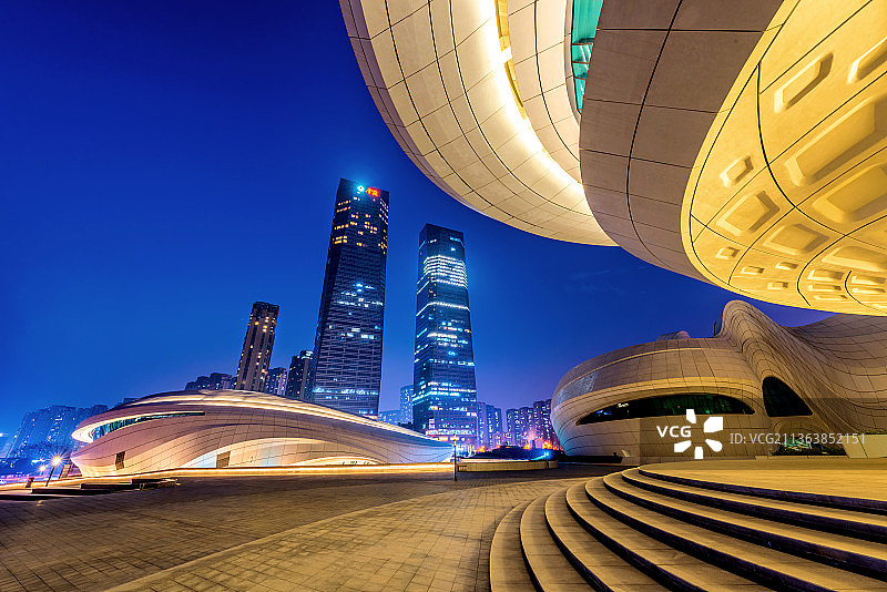 中国湖南长沙梅溪湖国际文化艺术中心夜景图片素材