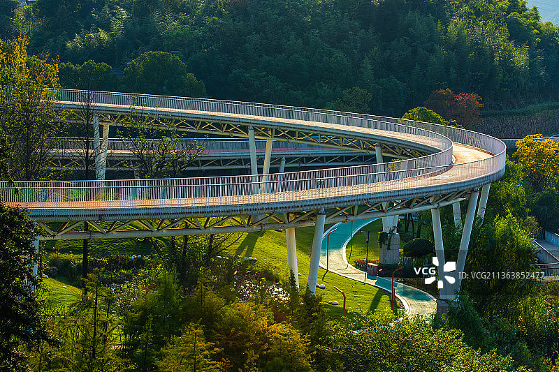 杭州临安青山湖风光 临安区旅游景点风景 青山湖国家森林公园 青山湖绿道景观 钢结构高架桥图片素材