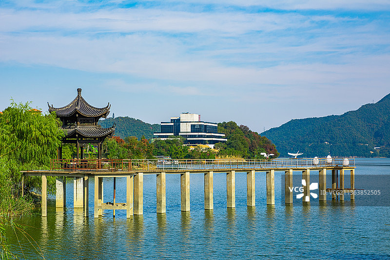 杭州临安青山湖风光 临安区旅游景点风景 青山湖国家森林公园 青山湖建筑风光图片素材