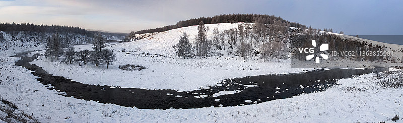 内蒙古阿尔山冬天的不冰河全景图图片素材