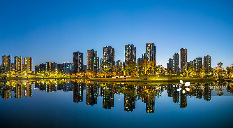 杭州城市住宅楼夜景 杭州大运河亚运公园夜色 杭州拱墅区建筑夜景 楼盘小区 房地产 住宅建筑风光图片素材