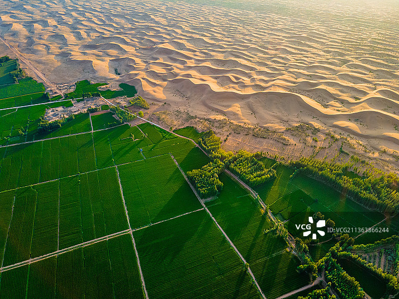 巴丹吉林沙漠图片素材