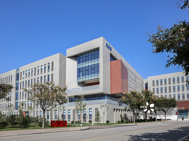 山东管理学院长清校区教学楼之明远楼图片素材