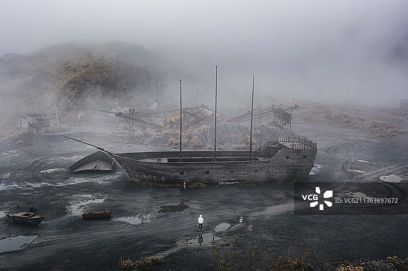 金华双龙洞小冰岛废弃沉船航拍风光图片素材