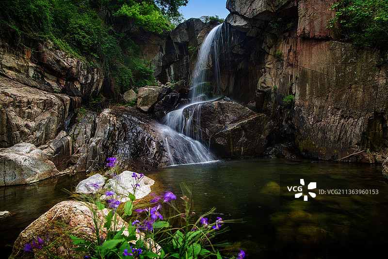 泰山彩石溪瀑布图片素材