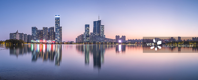 安徽合肥政务区CBD天鹅湖夜景图片素材