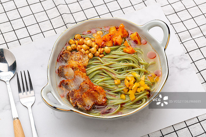 脆皮五花肉面图片素材