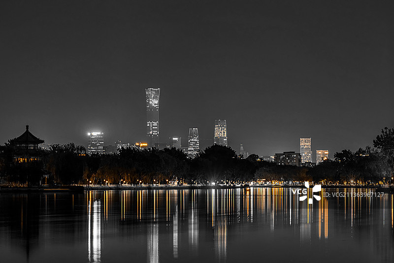 什刹海与北京中信大厦图片素材
