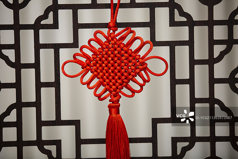 挂在窗户上的中国结图片素材