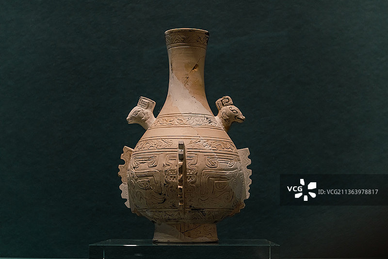 中国北宋文物，末一金汝瓷，素烧出戟瓶图片素材