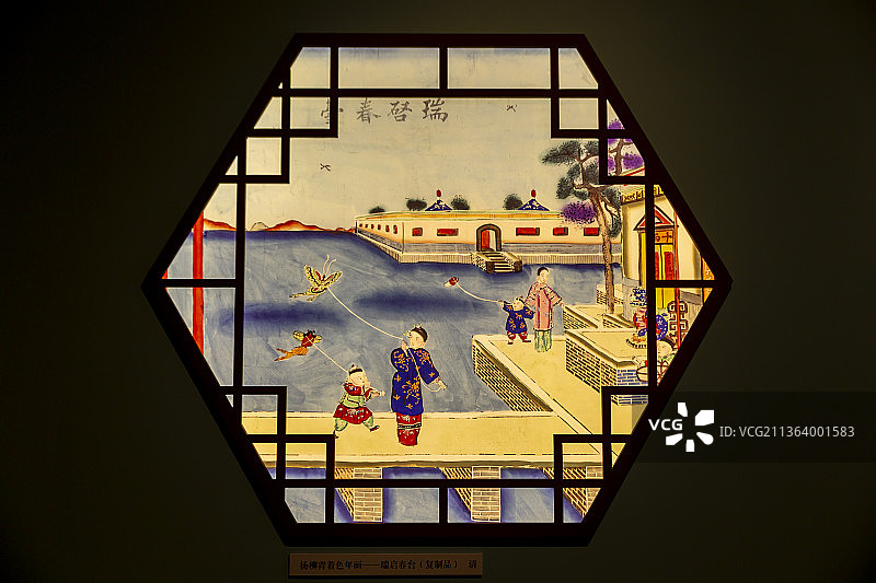 首都博物馆“北京岁时节令文化系列展”：杨柳青着色年画——瑞启春台（清）图片素材