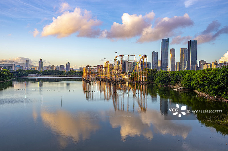 香蜜湖公园的早上云彩图片素材