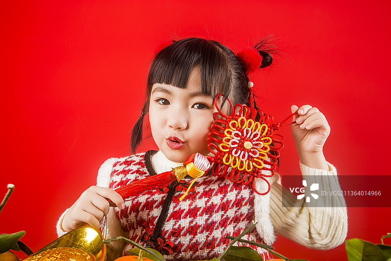 小女孩开心过春节图片素材