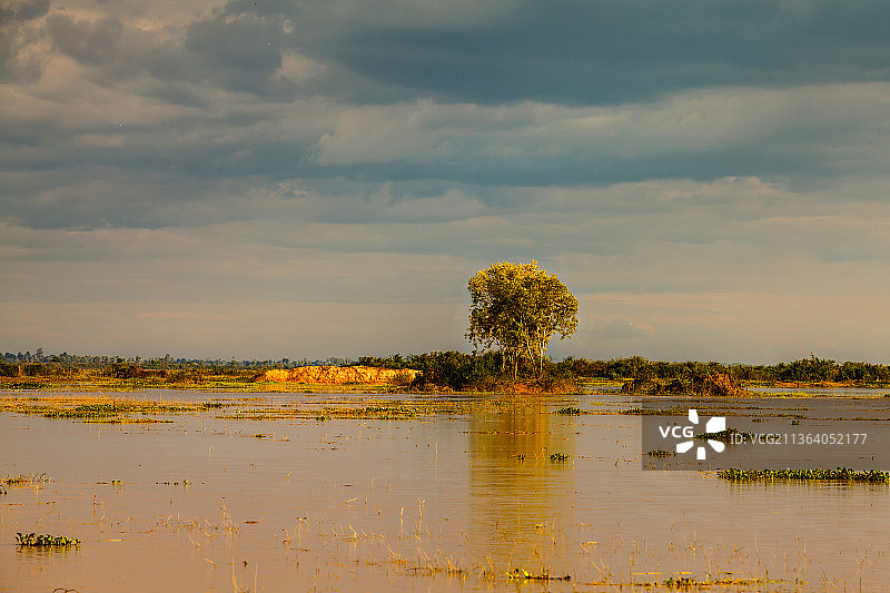 大湖黄昏—洞里萨湖图片素材