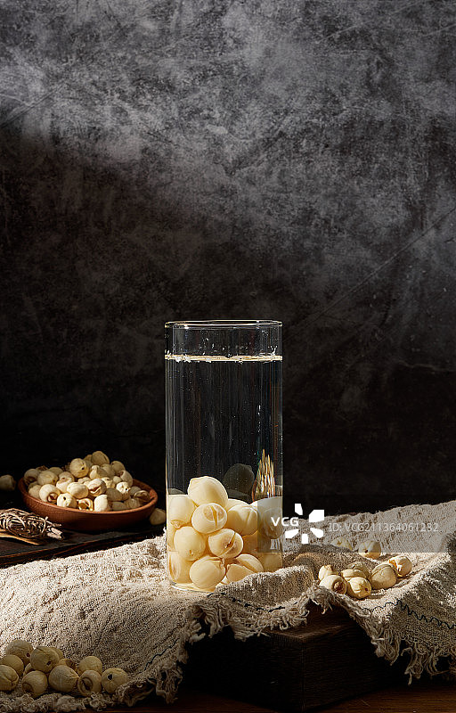 莲子泡水图片素材