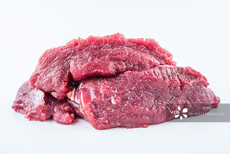 白背景上的新鲜黄牛肉图片素材