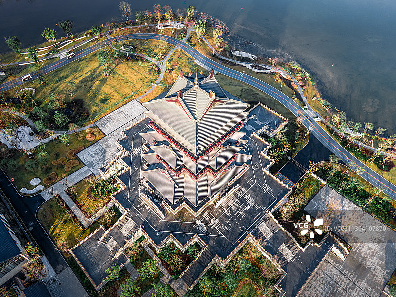 成都龙泉东安湖公园地标建筑东安阁图片素材