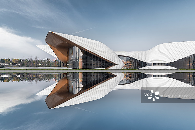 成都市天府艺术公园的倒影图片素材