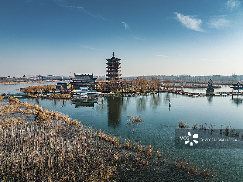 航拍山东东平湖景区塔楼图片素材